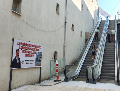 DEMİRCİ'DE 2. YÜRÜYEN MERDİVEN HİZMETE SUNULDU