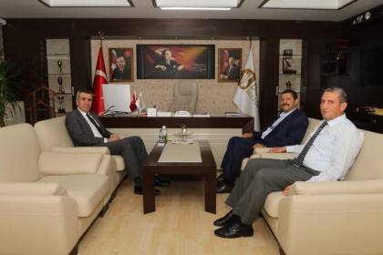 BAŞKAN SELÇUK'TAN, DEMİRCİ ESKİ KAYMAKAMI SEZGİN'E  ZİYARET