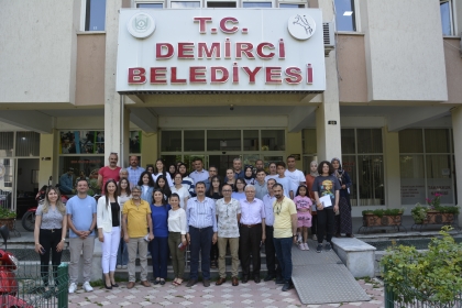 BAŞKAN SELÇUK, LGS'DE BAŞARILI OLAN ÖĞRENCİLERİ ÖDÜLLENDİRDİ