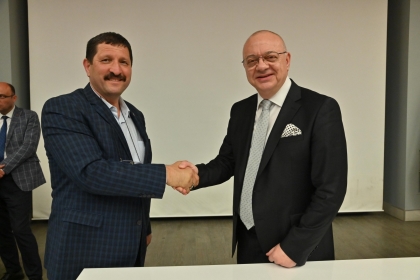 DEMİRCİ BELEDİYESİ VE BÜYÜKŞEHİR BELEDİYESİ EL ELE