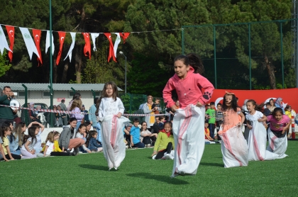 HIDIRILLEZ ŞENLİĞİNE MUHTEŞEM KATILIM. ÇOCUKLAR DOYASIYA EĞLENDİ