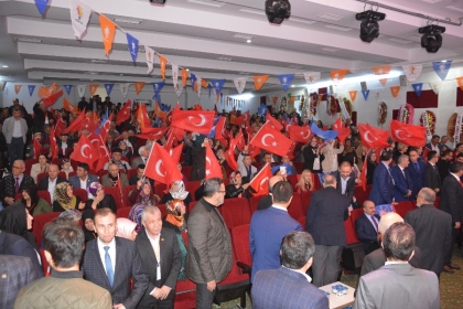 AK PARTİ DEMİRCİ'DE BAŞKAN MEHMET ACAR, İŞTE YÖNETİM KURULU