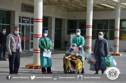 92 YAŞINDAKİ HABİBE NİNE, KOVİD-19'U YENDİ