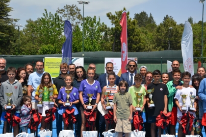 DEMİRCİ’DE 14 YAŞ BAHAR KUPASI TÜRKİYE SERİSİ TENİS TURNUVASI SONA ERDİ