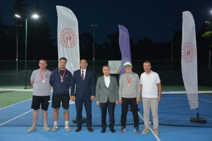 DEMİRCİ'DE TENİS DEFİ LİGİ TAMAMLANDI, ÖDÜLLER SAHİPLERİNİ BULDU.