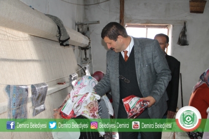 BAŞKAN SELÇUK'TAN, HALI DOKUYAN BAYANLARA ZİYARET