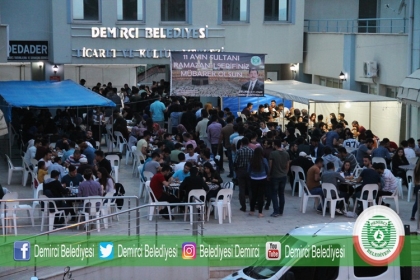 İLK ORUÇLAR AÇILDI, İFTARA YOĞUN KATILIM