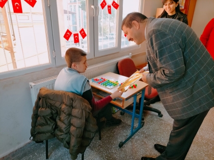 BAŞKAN SELÇUK'TAN, ÖZEL ÖĞRENCİLERE ZİYARET