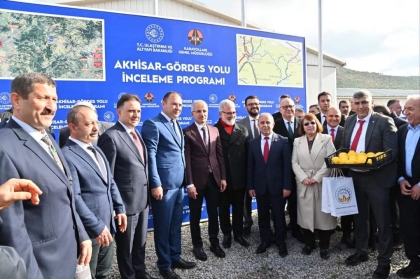 DEMİRCİ’NİN ULAŞIM TALEPLERİ ULAŞTIRMA BAKANI ABDULKADİR URALOĞLU’NA İLETİLDİ