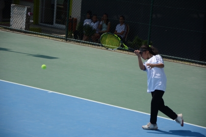 DEMİRCİ ANALİG TENİS TURNUVASINA EV SAHİPLİĞİ YAPIYOR. 