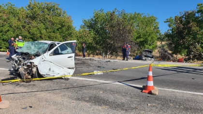 DEMİRCİ’DE MEYDANA GELEN KAZADA 3 KİŞİ ÖLDÜ, 2 KİŞİ YARALANDI !