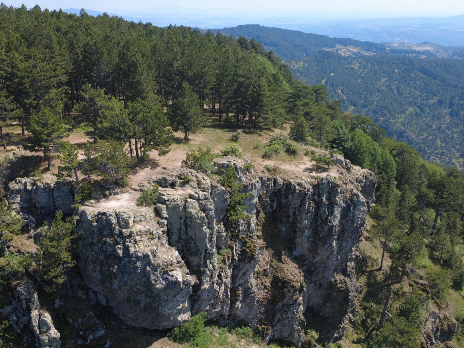 Gelin Uçtu Kayalıkları