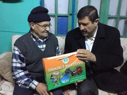 HALKIN ADAMI, HALKININ İÇİNDE