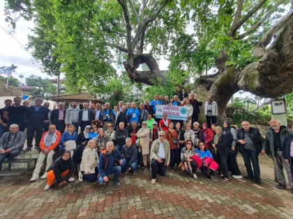 DEMİRCİ'DEKİ 2 BİN YILLIK TARİHİ ÇINAR VE TARİHİ MEKANLAR MİSAFİRLERİNİ AĞIRLADI