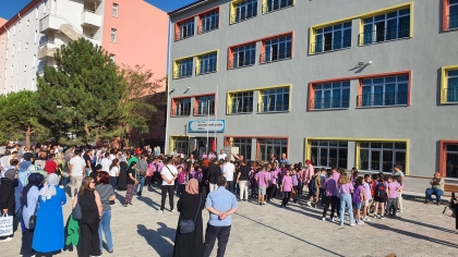 EĞİTİM KENTİ DEMİRCİ’DE İLK DERS ZİLİ ÇALDI