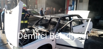 DEMİRCİ'DE OTOMOBİL YANGINI