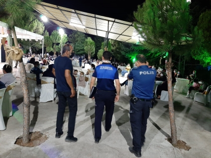 DEMİRCİ'DE DÜĞÜNLERDE KOVİD-19 DENETİMİ