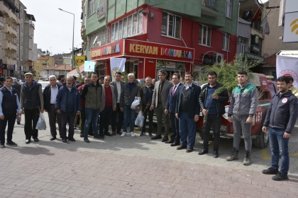 DEMİRCİLİ VATANDAŞLARA FİDAN DAĞITILDI