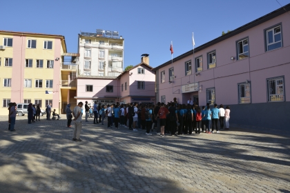 OKULLARDA İLK DERS ZİLİ ÇALDI