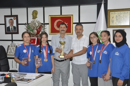 BAŞKAN SELÇUK, ŞAMPİYONLARI MİSAFİR ETTİ