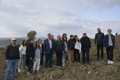 DEMİRCİ'DE MİLLİ AĞAÇLANDIRMA GÜNÜNDE 3 BİN FİDAN DİKİLDİ