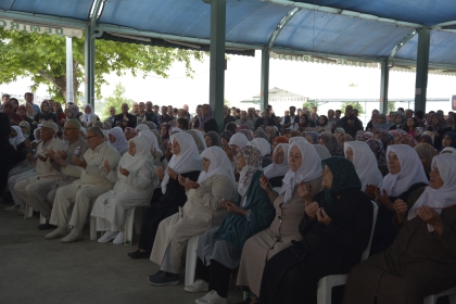DEMİRCİ'DE HACI ADAYI DUALARLA UĞURLANDI