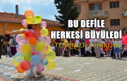 GERİ DÖNÜŞÜM MALZEMELERİ, DEFİLEYE DÖNÜŞTÜ