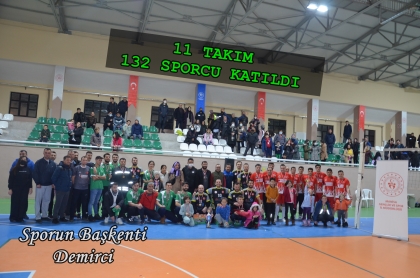 DEMİRCİ AKINCILARI VOLEYBOL TURNUVASI SONA ERDİ
