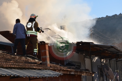 DEMİRCİ’DE EV YANGINI