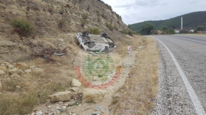 DEMİRCİ'DE TRAFİK KAZASI; 2 YARALI