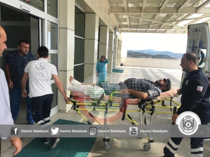 TÜFEKLE KENDİNİ YARALADI