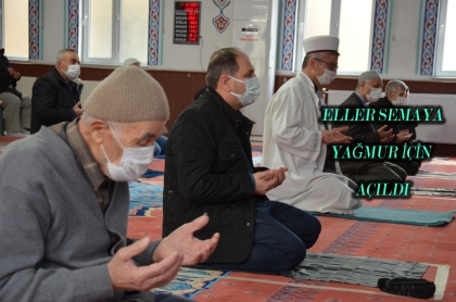 DEMİRCİ'DE CAMİLERDE YAĞMUR DUASI YAPILDI