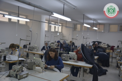 DEMİRCİLİ KADINLAR DEPREM BÖLGESİ İÇİN UYKU TULUMU DİKİYOR