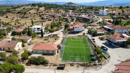 DEMİRCİ’DE 11 KIRSAL MAHALLEYE HALI SAHA