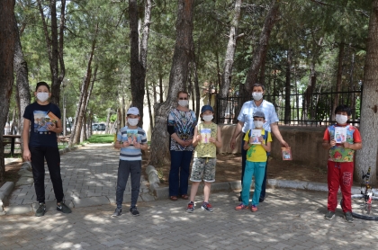 BAŞKAN SELÇUK'TAN ÇOCUKLARA KİTAP SÜRPRİZİ