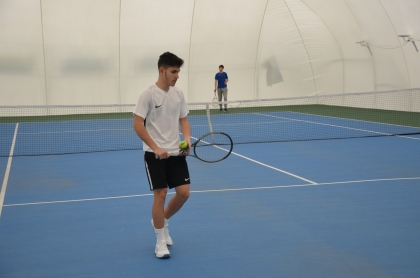 DEMİRCİ'DE BÜYÜKLER HAFTA SONU TENİS TURNUVASI BAŞLADI