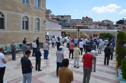 FİLİSTİN VE DOĞU TÜRKİSTAN'DA ŞEHİT OLAN MÜSLÜMANLAR İÇİN GIYABİ CENAZE NAMAZI.