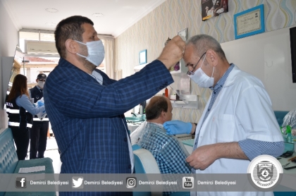 BAŞKAN'DAN BERBER VE KUAFÖRLERE HİJYEN SETİ