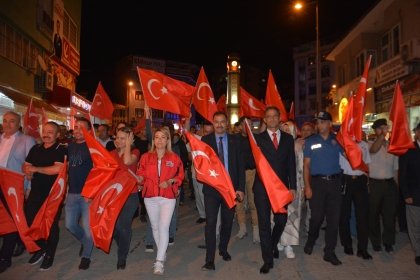 15 TEMMUZ’UN 8. YILINDA DEMİRCİ ŞANLI BAYRAKLARIMIZLA MEYDANLARDAYDI