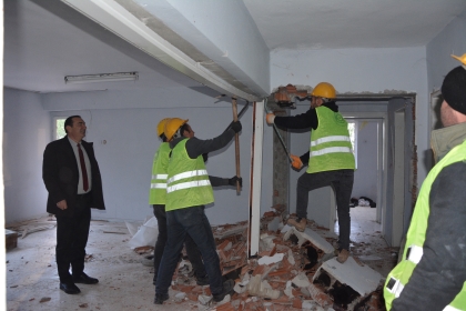 DEMİRCİ'NİN CAZİBE MERKEZİ OLACAK SOSYAL TESİSİN YAPIMINA BAŞLANDI