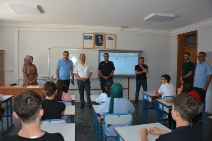 DEMİRCİ’DE 4712 ÖĞRENCİ KARNE SEVİNCİ YAŞADI