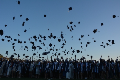 DEMİRCİ’DE MEZUNİYET COŞKUSU, ÖĞRENCİLERİMİZİ KARANFİLLERLE UĞURLADIK.
