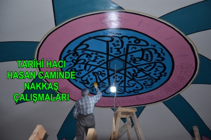 75 YAŞINDAKİ NAKKAŞ, TARİHİ CAMİDE USTALIĞINI KONUŞTURUYOR