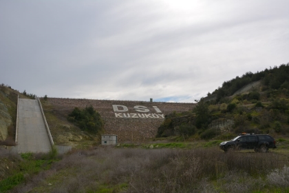 KUZUKÖY BARAJINDA SULAMA HATTI DÖŞEMESİ BAŞLIYOR