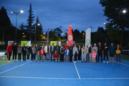 GENÇLİK HAFTASI BÜYÜKLER TENİS TURNUVASI TAMAMLANDI