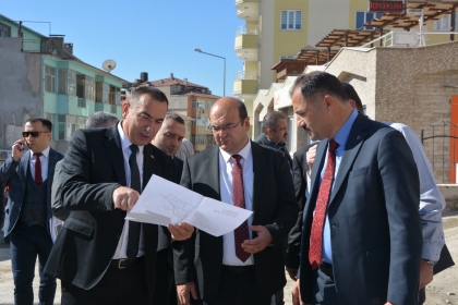 DEMİRCİ’DEKİ ALTYAPI ÇALIŞMALARI İLE İLGİLİ ÖNEMLİ TOPLANTI