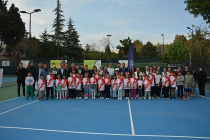 DEMİRCİ'DE GENÇLİK HAFTASI TENİS TURNUVASI BAŞLADI