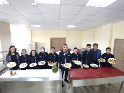 GENÇ ŞEFLER BÖLÜMLERİNİ TANITIYOR