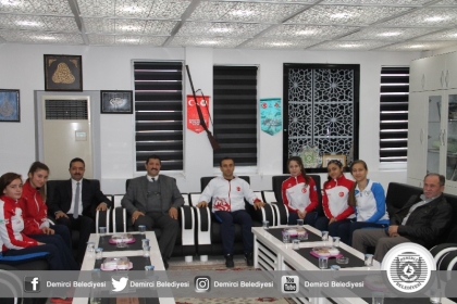 MİLLİ SPORCULAR'DAN, BAŞKAN SELÇUK'A ZİYARET