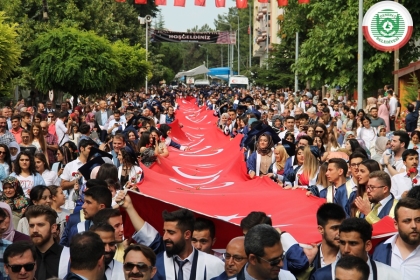 MEZUNLARIMIZI KARANFİLLER İLE UĞURLADIK